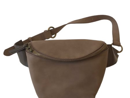 Belt Bag By Universal Thread  Size: Medium Fashion