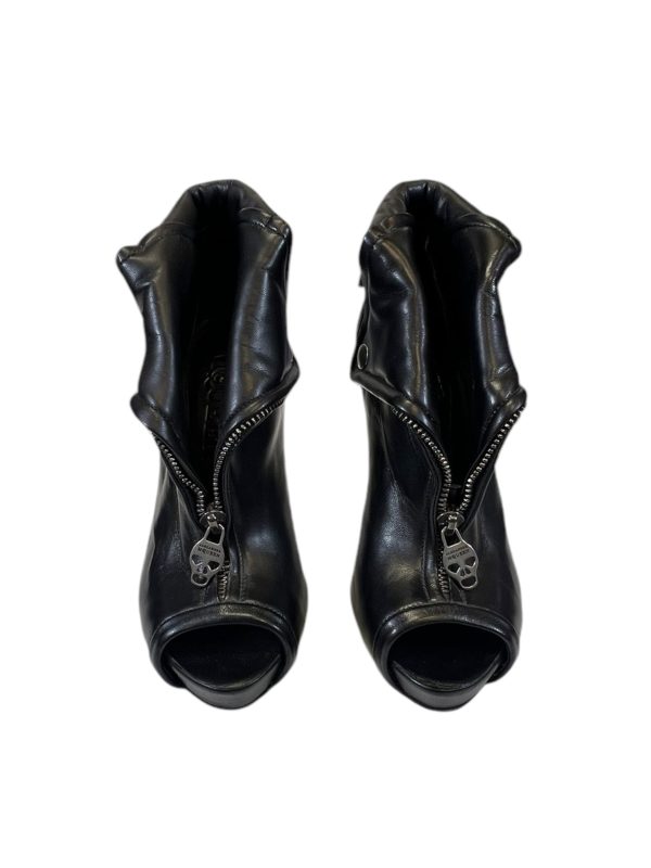 Boots Luxury Designer By Alexander Mcqueen In Black, Size: 5.5 For Sale